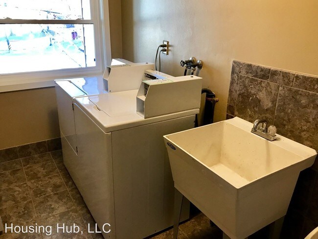 Building Photo - 795 6th St E