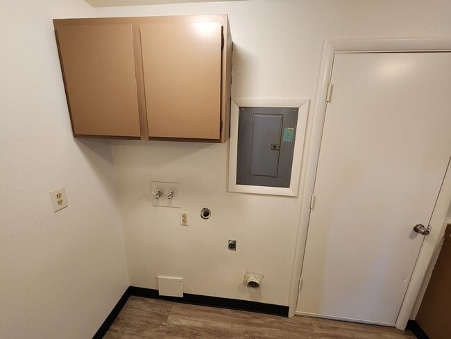 Building Photo - 116 Delaware Ave