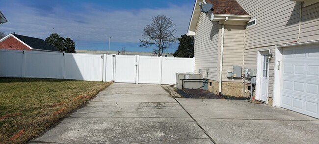 Building Photo - Beautiful home in GREAT location