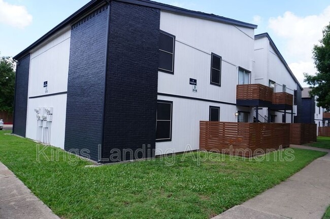 Building Photo - 304 C Kings Way Dr