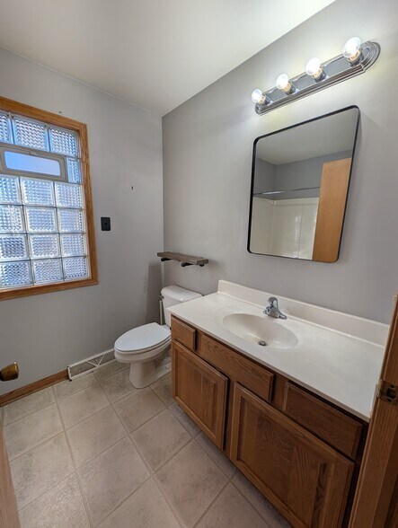 Bath - 6036 W Mitchell St