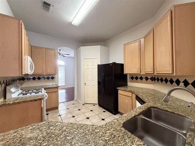 Building Photo - 21331 Riverside Ridge Ln