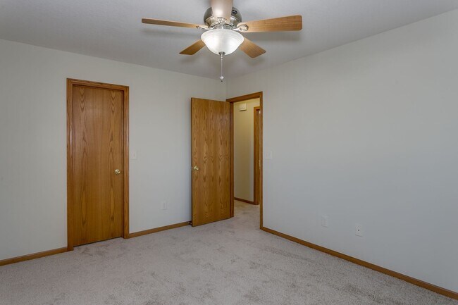 Building Photo - 535 S McComas St