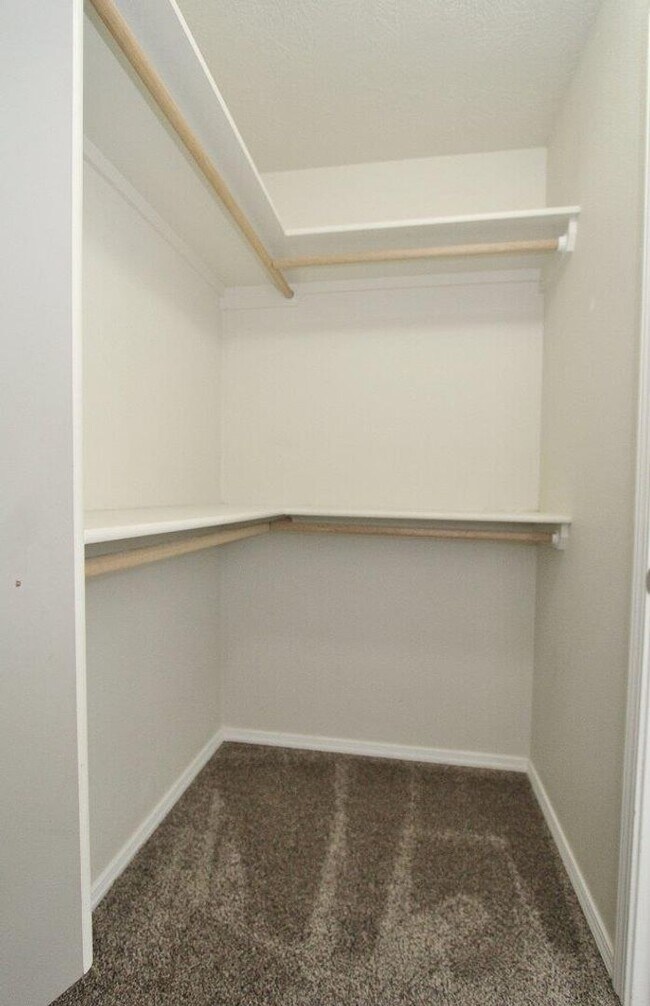 Building Photo - Lovely Single-Level Home