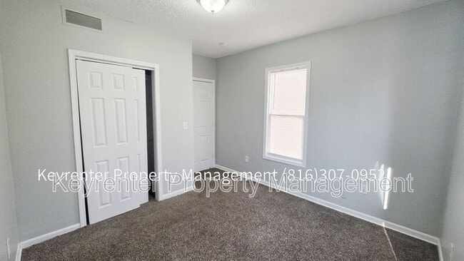 Building Photo - 142 N Bellaire Ave