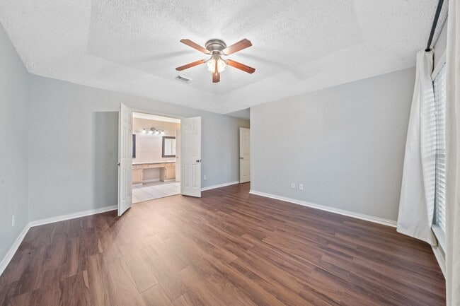 Building Photo - 18178 Holly Green Dr