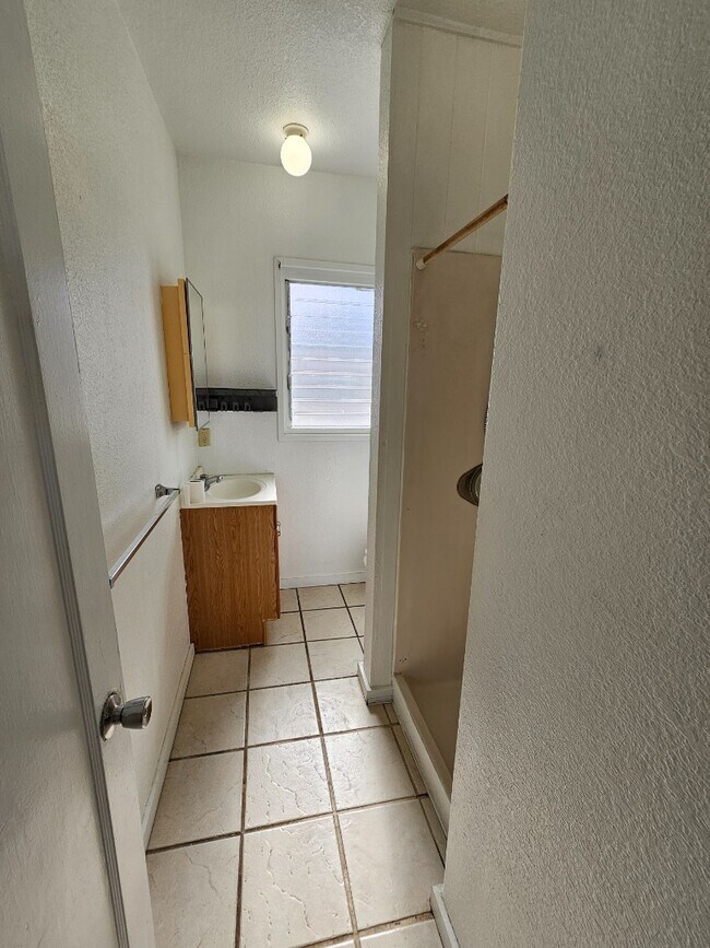 Building Photo - 3 Bed / 2 Bath Single-Family Attached Home...