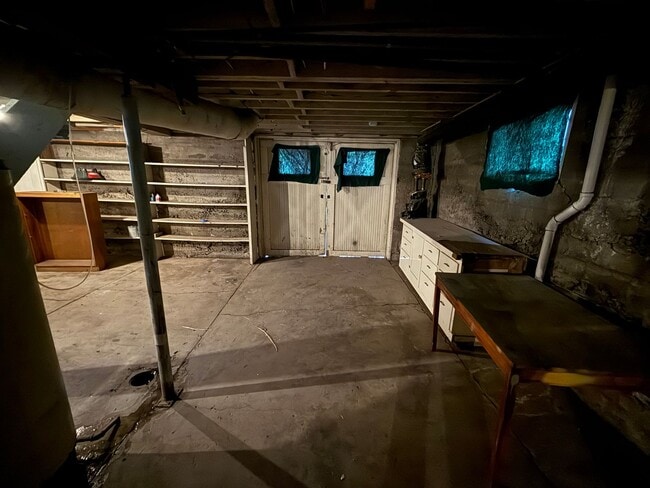 Building Photo - 3 bed/1 bath house