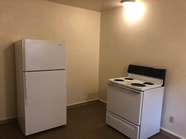 Building Photo - Two bedroom, one bathroom with bonus attic space!