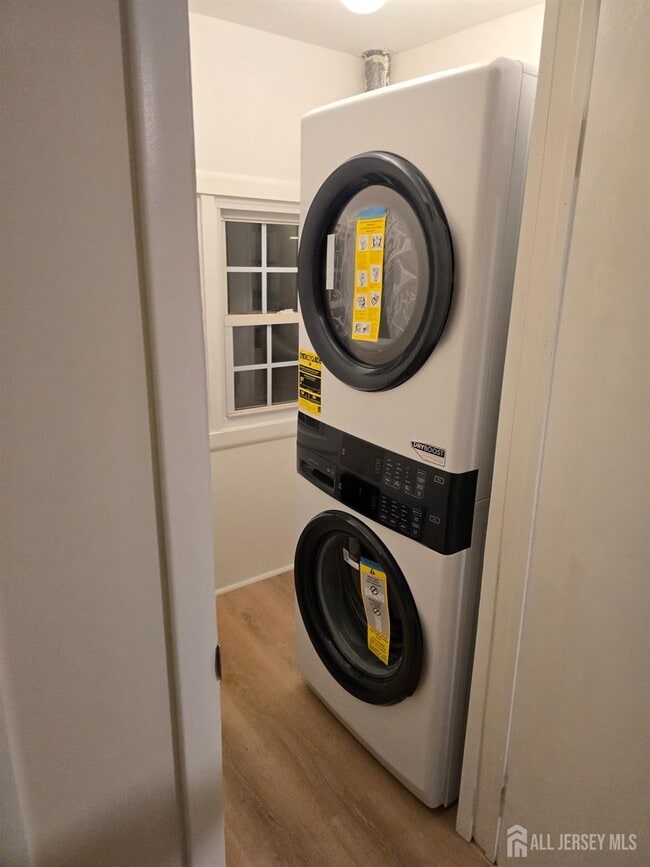 Building Photo - 635 Linden Ave