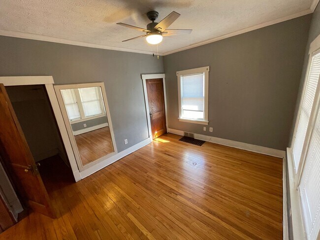 Building Photo - Bright and spacious 1 bedroom apartment