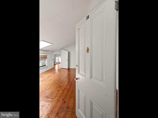 Building Photo - 318 N Matlack St
