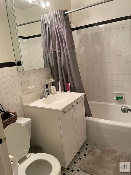 Building Photo - Corner 1-Bedroom with Stunning Views | 17t...