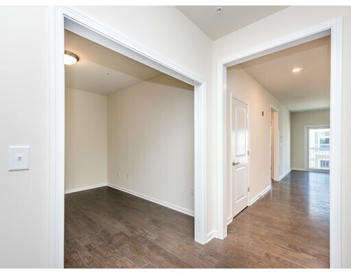 Building Photo - 130 University Ave