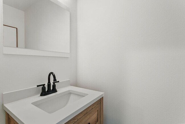 Building Photo - COMING SOON - Beautifully Updated 2 Bed/2 Bath Condo with Views!