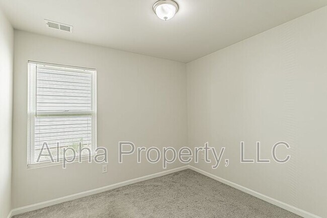 Building Photo - 304 Long Grove Ln