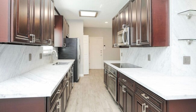 Building Photo - For Lease | 2 Bed, 2 Bath | 1,630 Sq Ft | ...