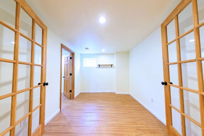 Building Photo - **APPLICATIONS PENDING**  Charming East Nashville Bungalow for Lease!