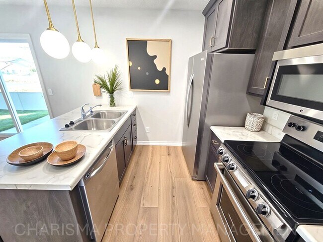 Building Photo - Tunis Drive Townhomes