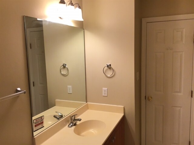 Building Photo - 15 Golden Grove Ln