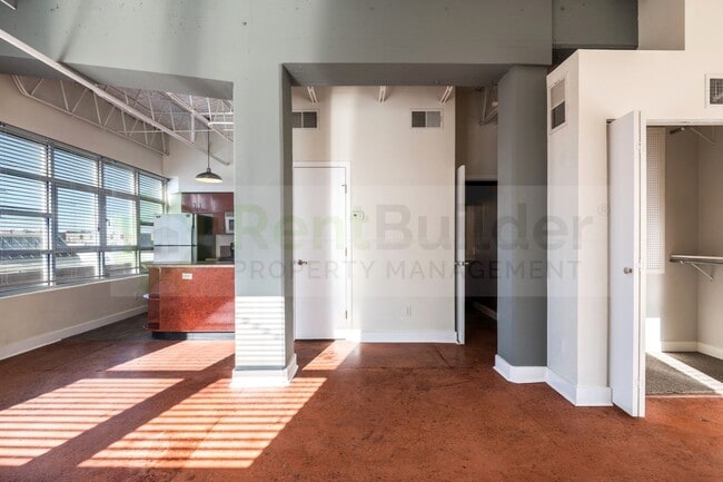 Building Photo - LOWER PRICE!  CATS ALLOWED!!