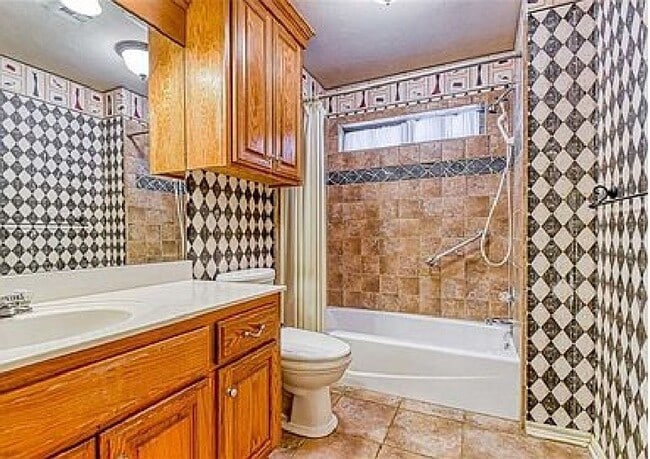 Building Photo - Gated Community! No Lawn Care!! Beautiful ...