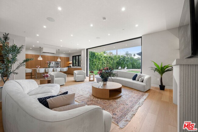 Building Photo - 4740 Sunnyslope Ave