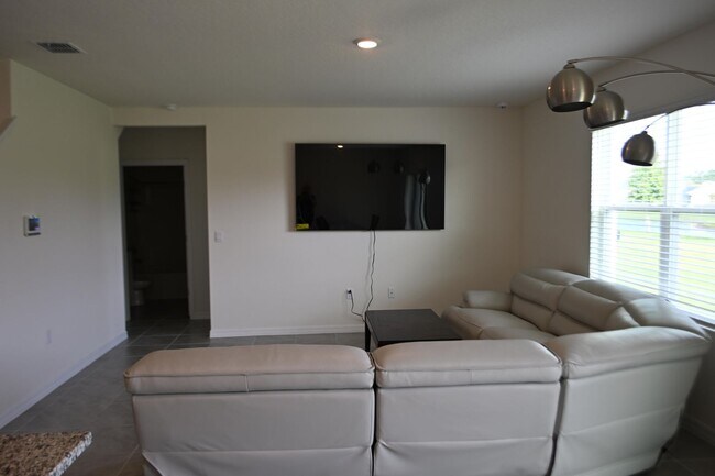 Building Photo - 1341 Middle Lk Dr