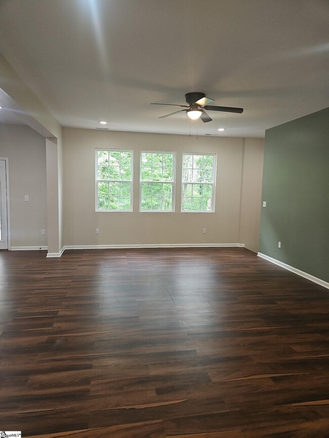 Building Photo - 1505 E Saluda Lake Rd
