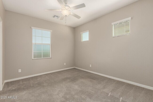 Building Photo - 1535 E Dublin St