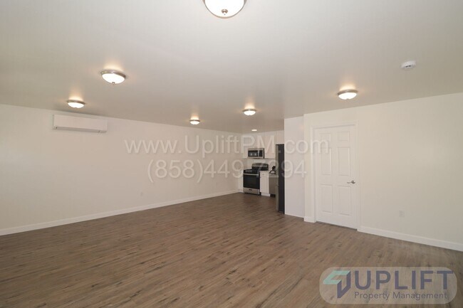 Building Photo - All new 2 bed 1 bath Duplex