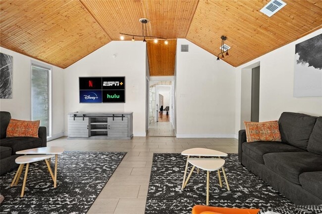 Building Photo - 2106 Kenwood Ave