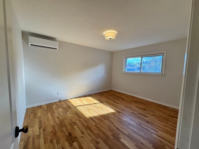 Building Photo - FOR RENT: UNFURNISHED: - Super Sweet Cottage style home in Midtown Bend.