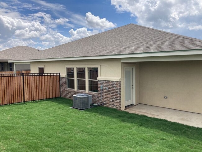 Building Photo - 5007 White Rose Dr