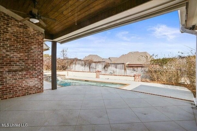 Building Photo - 102 Cypress Lake Blvd S