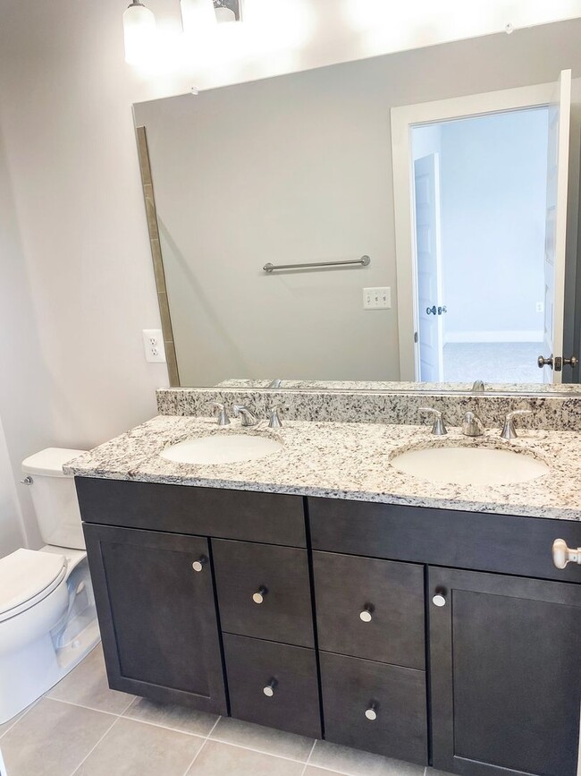 Building Photo - Luxurious 4 Bed/3.5 Bath Home in Short Pum...