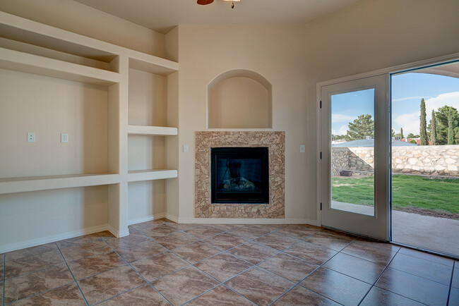 Building Photo - Eastside 3 Bedroom 2.5 Bath