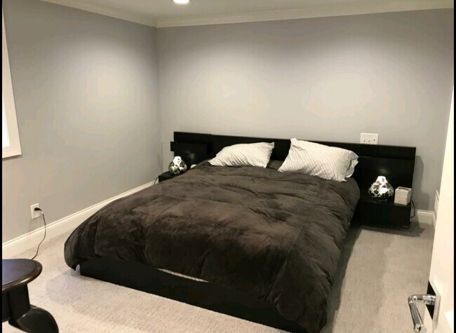 Building Photo - 6511 Oliver Ave S