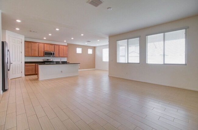 Building Photo - 1106 E Regent Dr