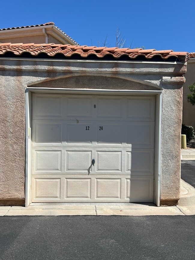 Building Photo - 6800 Vista Del Norte Dr NE