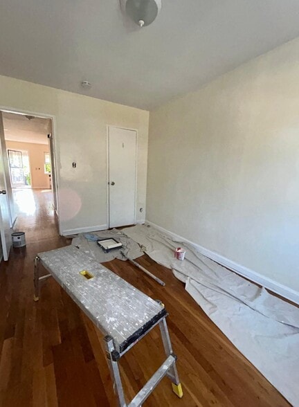 Building Photo - 964 East 100th Street