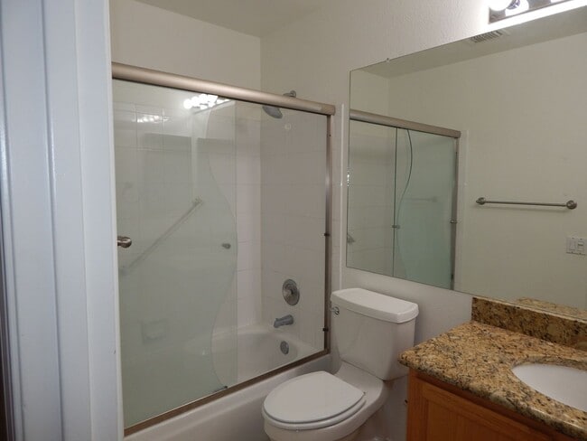 Building Photo - 3 Bedrooms 2 Bathrooms close to Sabino Canyon