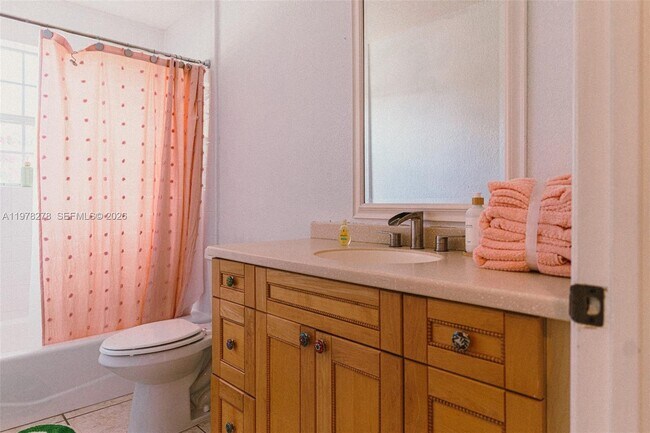 Building Photo - 809 SE 14th Dr