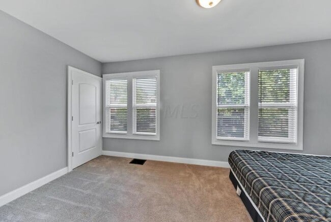 Building Photo - 827 S 22nd St