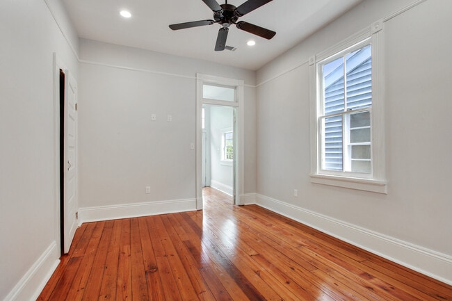 Building Photo - 3023 Banks- right