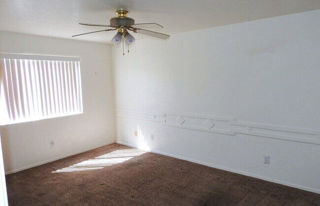 Building Photo - K-1014