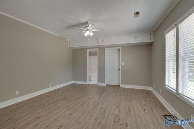 Building Photo - Cute 1 Bedroom 1 Bath House