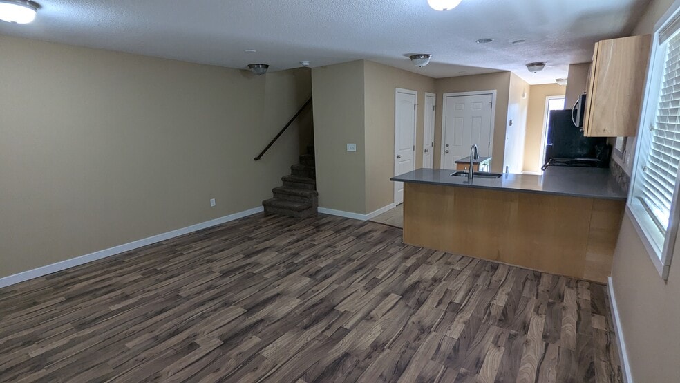 Building Photo - 10425 NE 5th Cir