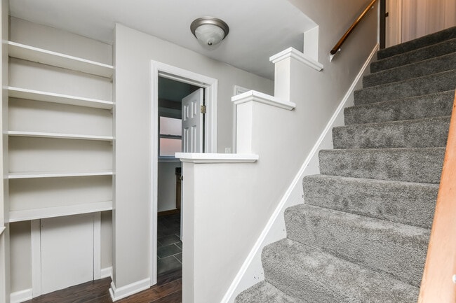 Building Photo - 622 Nordeen Dr