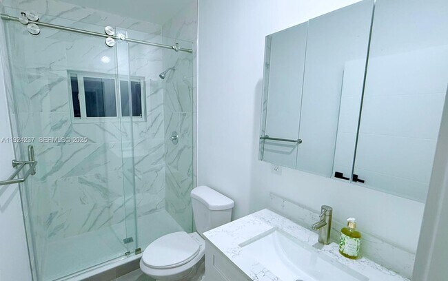 Building Photo - 4701 NE 3rd Ave